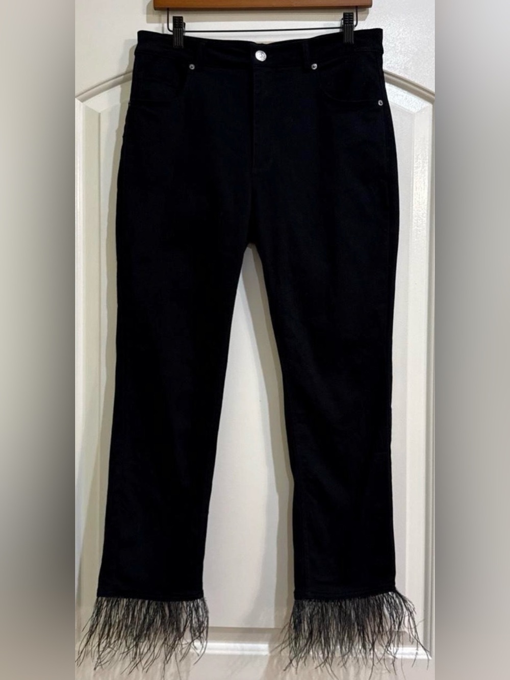 Steve Madden Black Straight-Leg Jeans with Feather Hem